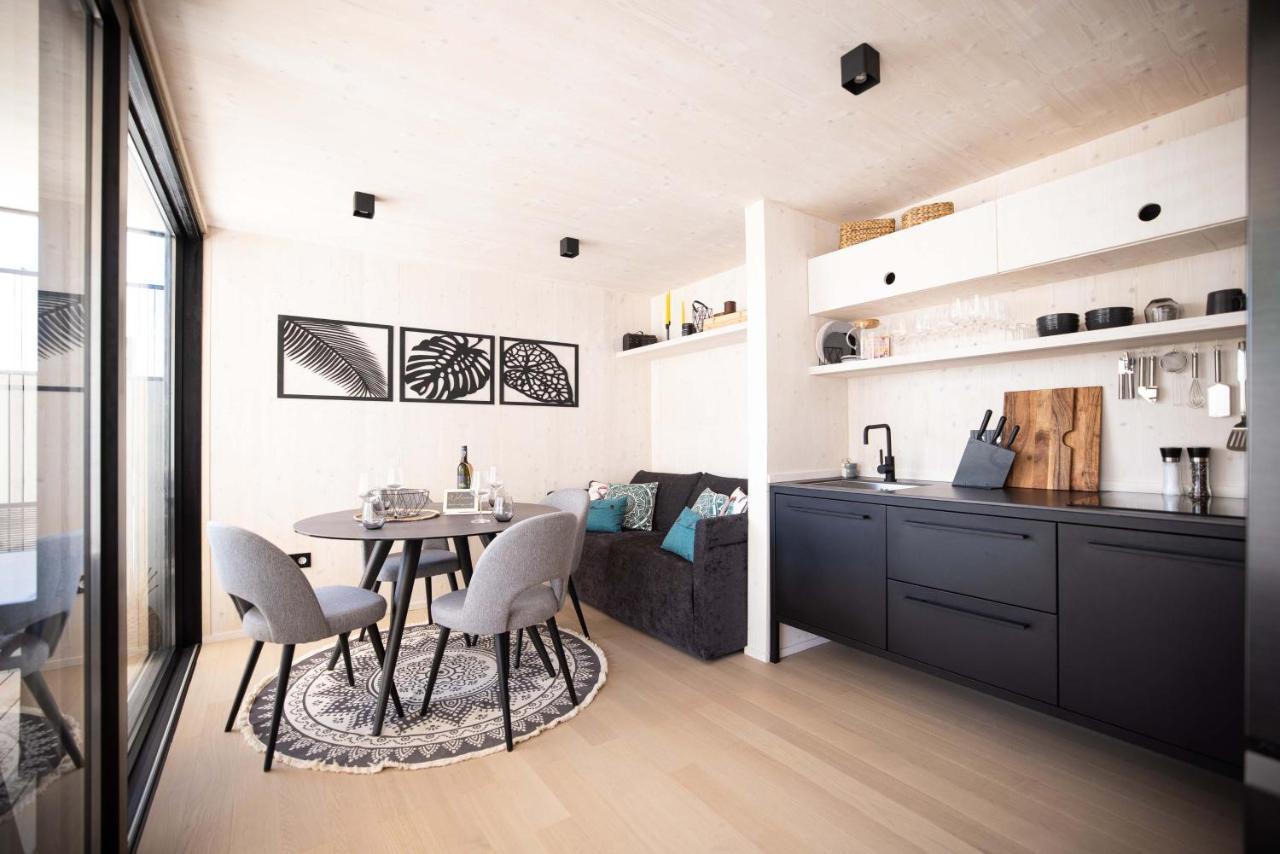 Arcadia Eco-Luxe Mobile Homes With Infinity Pool By Oiko Collection Privlaka  Exteriér fotografie