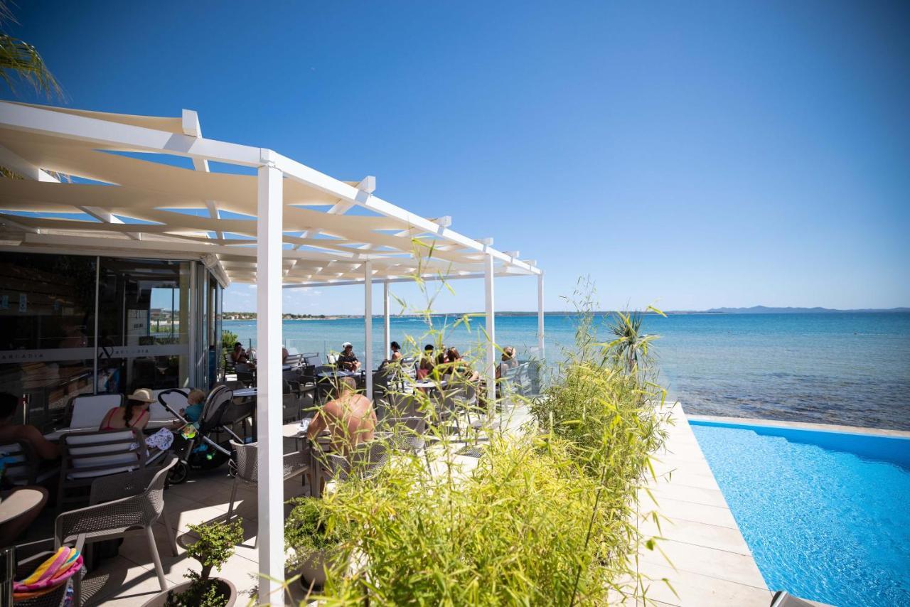 Arcadia Eco-Luxe Mobile Homes With Infinity Pool By Oiko Collection Privlaka  Exteriér fotografie