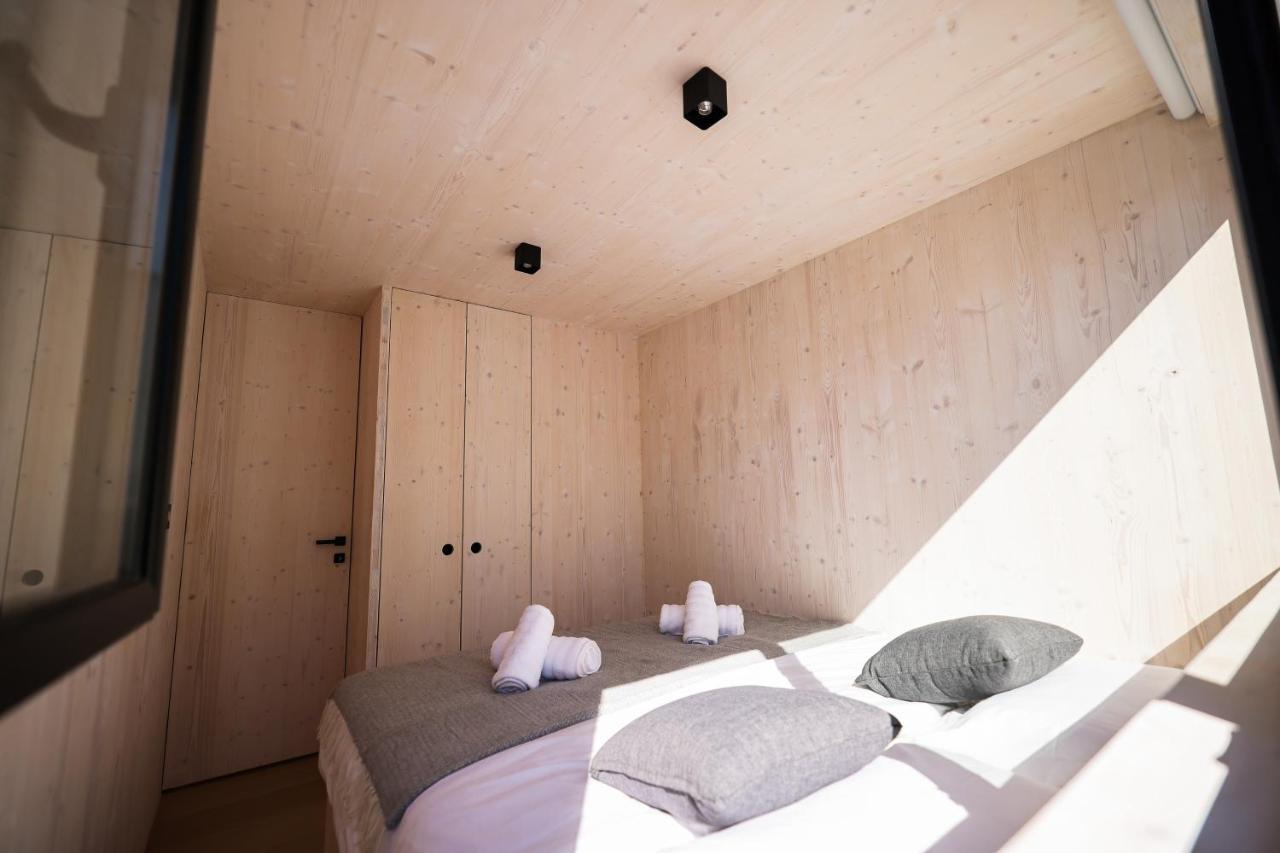 Arcadia Eco-Luxe Mobile Homes With Infinity Pool By Oiko Collection Privlaka  Exteriér fotografie
