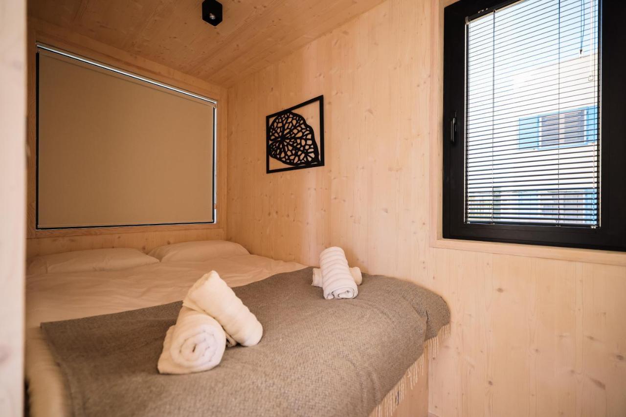 Arcadia Eco-Luxe Mobile Homes With Infinity Pool By Oiko Collection Privlaka  Exteriér fotografie